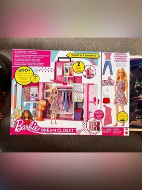 Barbie Dream Closet Fold & Go Playset